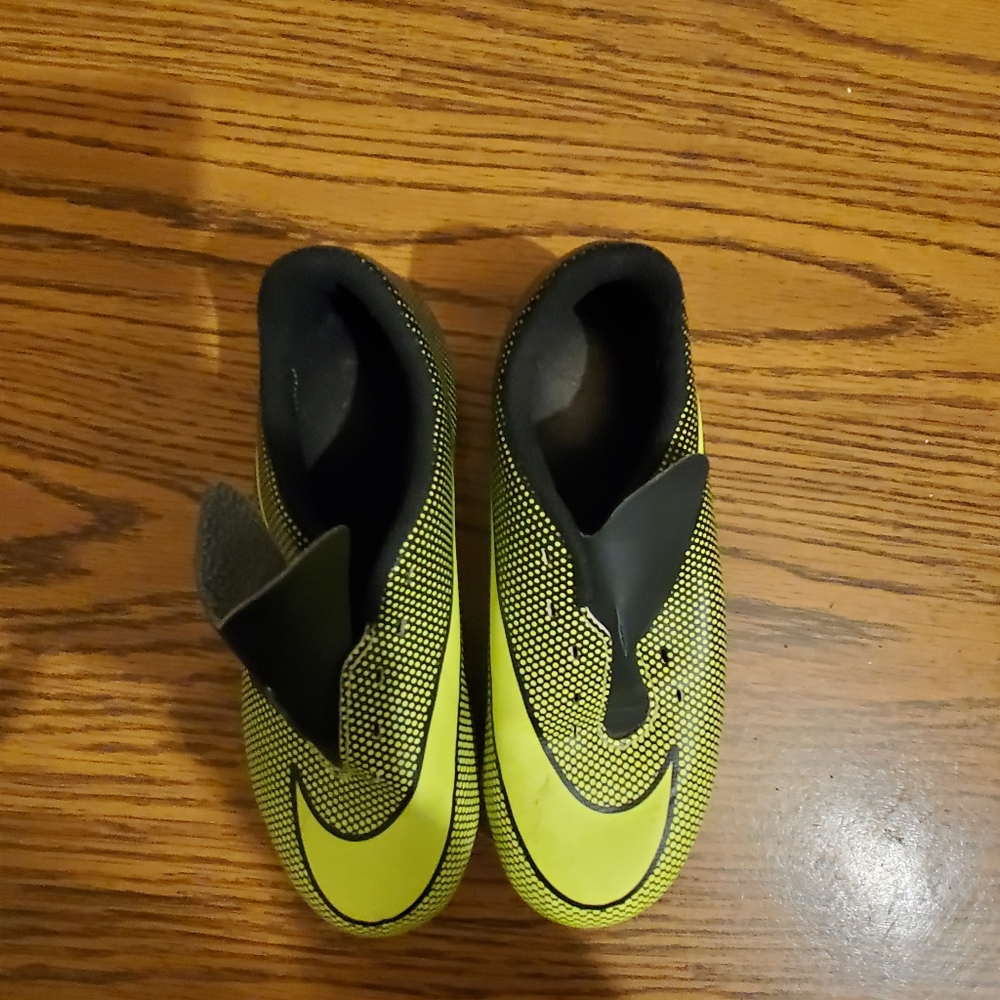 Boys Nike soccer cleats